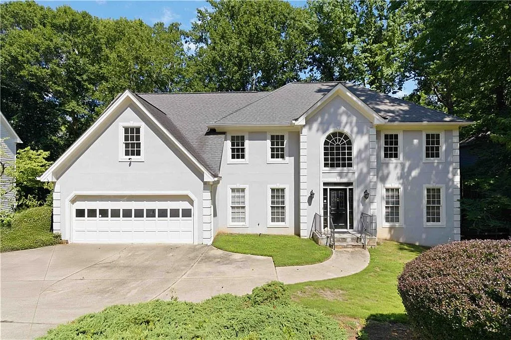 5 bed, 4.0 bath, 4524 sqft, $3,150 — Photo 2