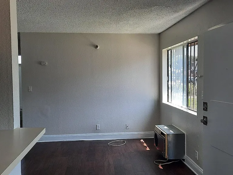 12523 Fonthill Ave #1 — Photo 10