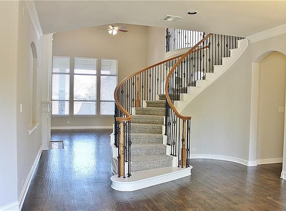 2nd image of 1222 Luna Ln