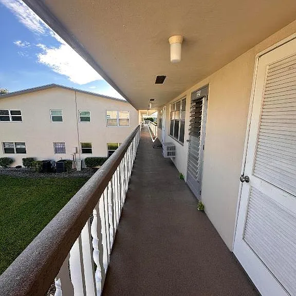 226 W Canterbury Dr #J — Photo 24