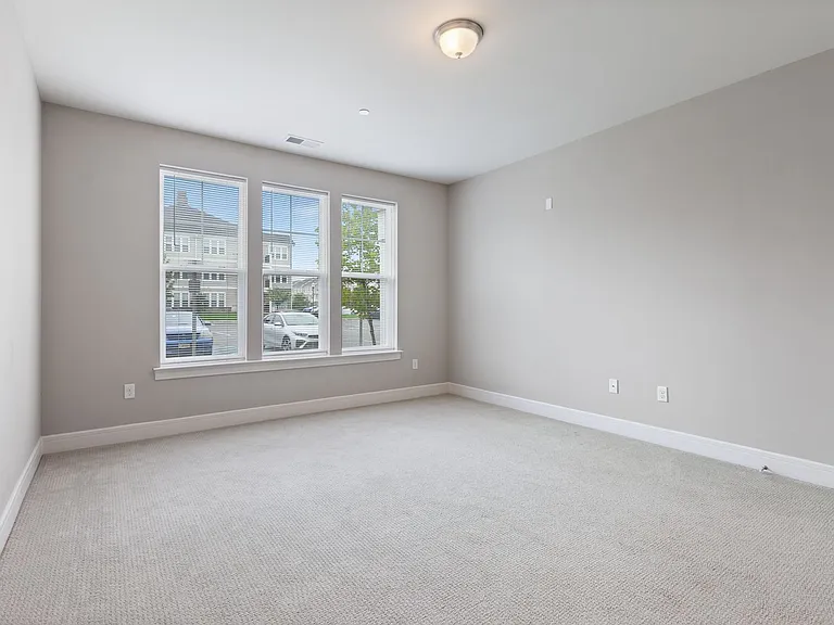 Essex Chase Apartments — Photo 24