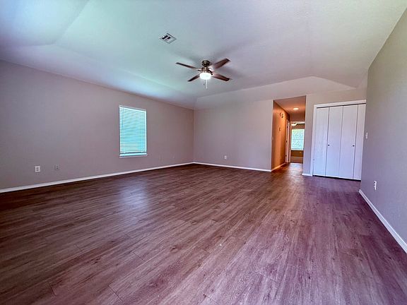 2nd image of 2107A Oakwood Ave