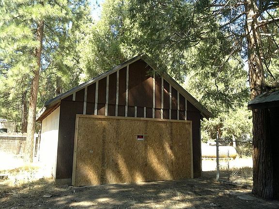 3rd image of 478-045 Lake Forest Dr