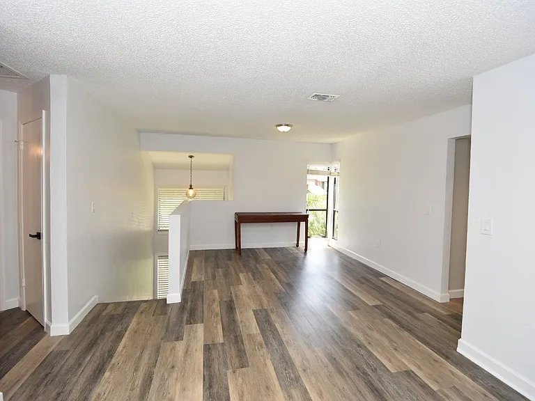 4 Southbury Ct — Photo 4