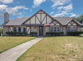 201 W Louella Dr, Hurst, TX 76054
