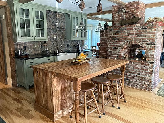 Beehive oven (decorative) 1