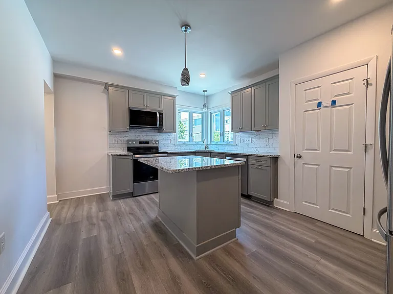 100 Sheridan Ave #1 — Photo 6