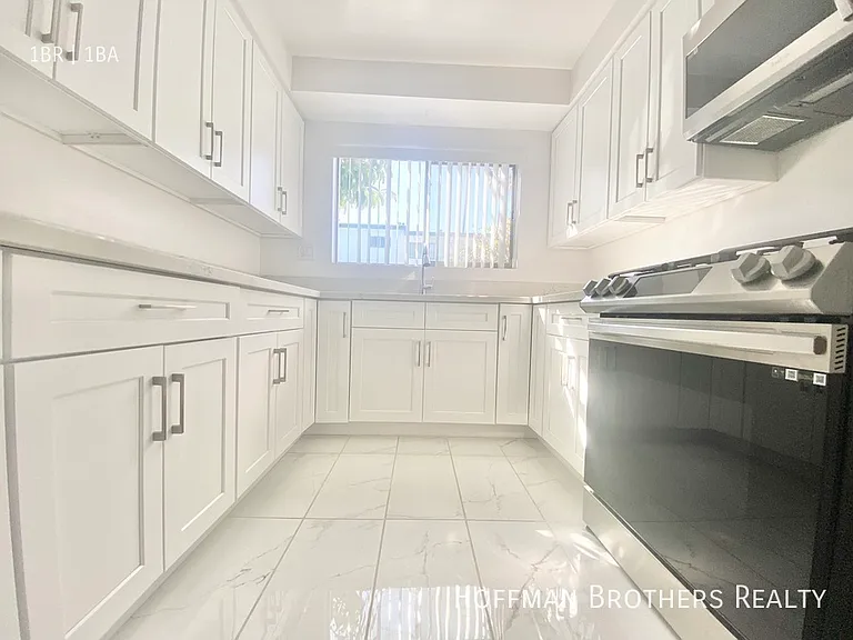 12410 Chandler Blvd — Photo 2