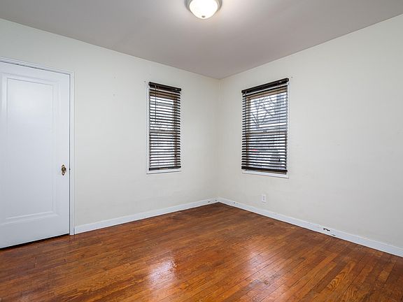 5th image of 814 Burke Ave NE
