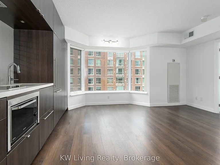 155 Yorkville Ave #517 — Photo 2