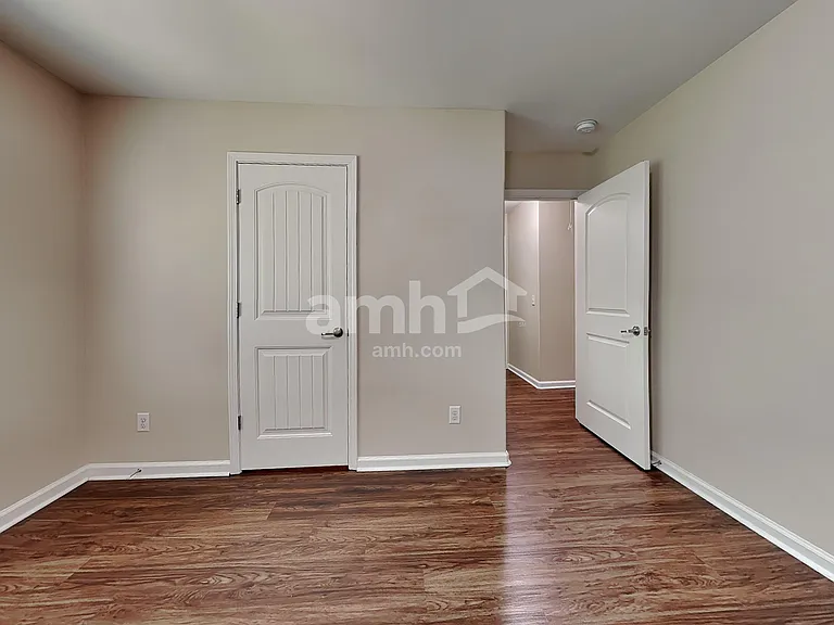 160 Grayson Ave — Photo 17