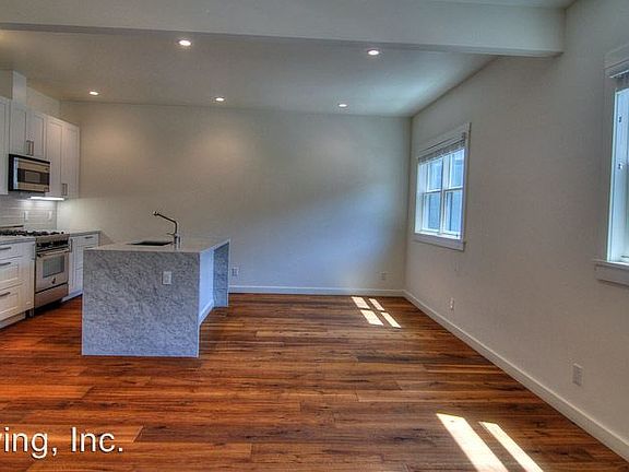 5th image of 3219 Mission St APT 03