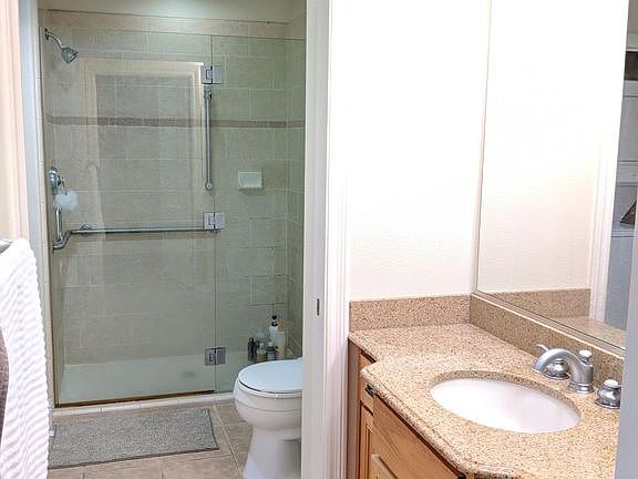 4th image of 633 Elm St APT 300