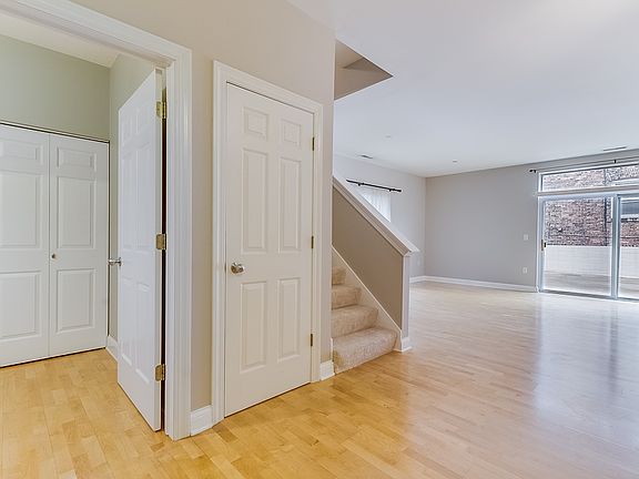 3rd image of 1920 N Farwell Ave APT 206