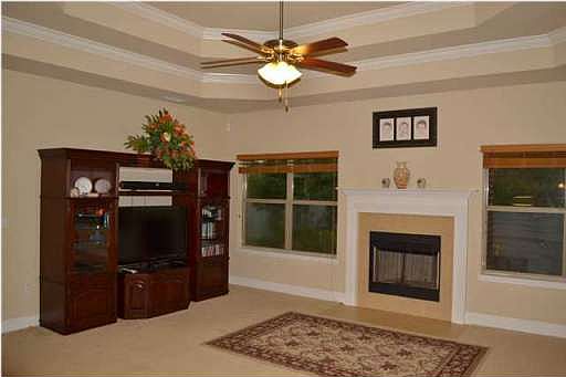 4th image of 775 Mohegan Cir