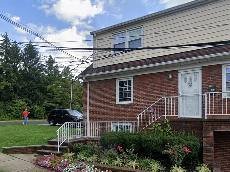 395 Coolidge Ave — Photo 3