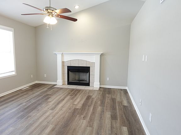 4th image of 2140 Maxine Ln
