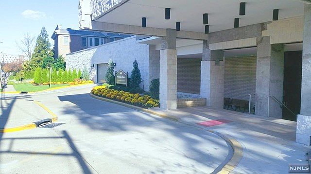 1st image of 1600 Center Ave APT 9E