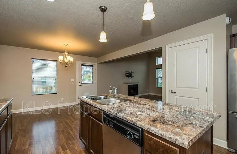 3500 Park Side Dr — Photo 5