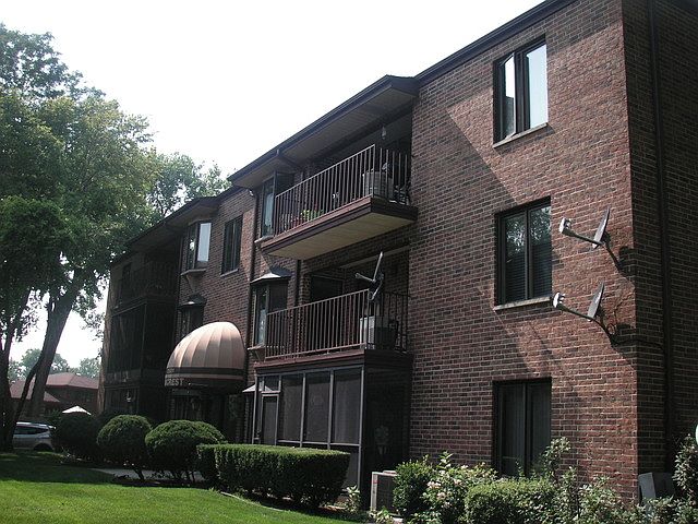 1st image of 13531 S Lamon Ave #206
