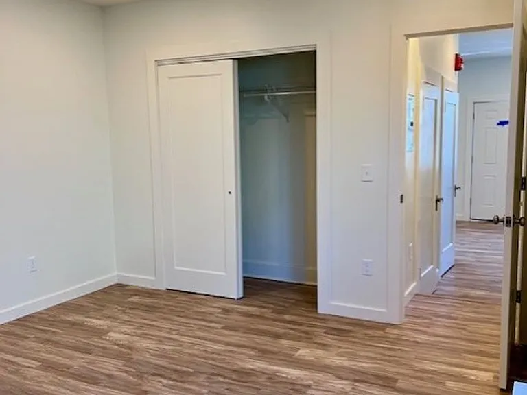 549 Albany Ave — Photo 27