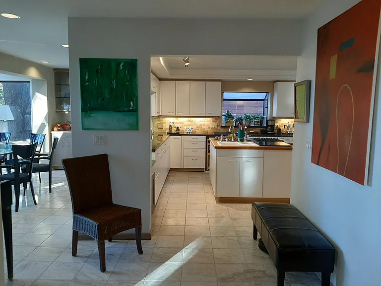 1055 Skyland Dr — Photo 7
