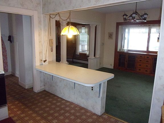 OPEN KITCHEN W/ ISLAND