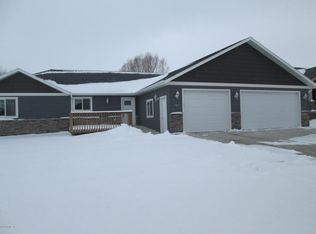 1103 36th St NW, Watertown, SD 57201