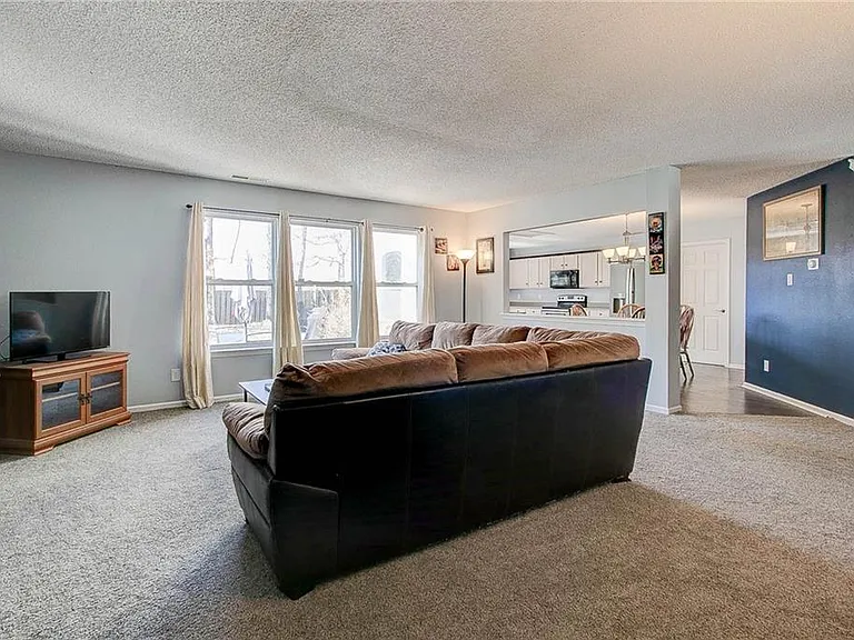 10306 Hatherley Way — Photo 7