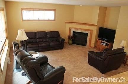 Family Room
						:
						Open floor plan with gas fireplace