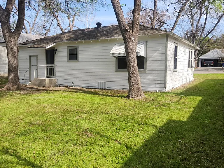 926 Cross St — Photo 5