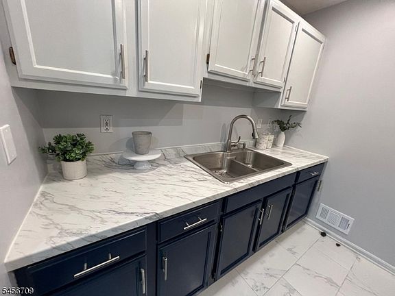 5th image of 17 Rutgers Dr #17