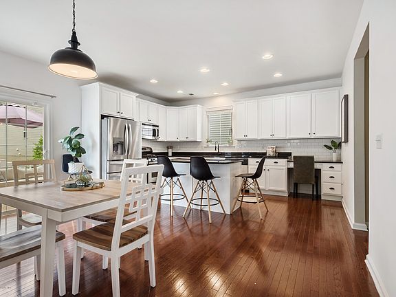 4th image of 11 Feakes Drive