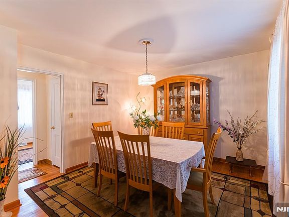 5th image of 64 Howard St