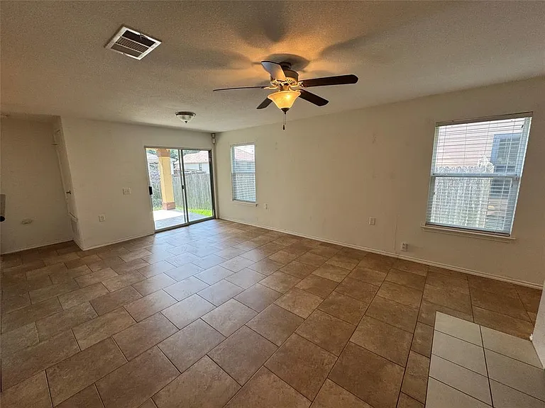 8901 Stambourne St — Photo 4
