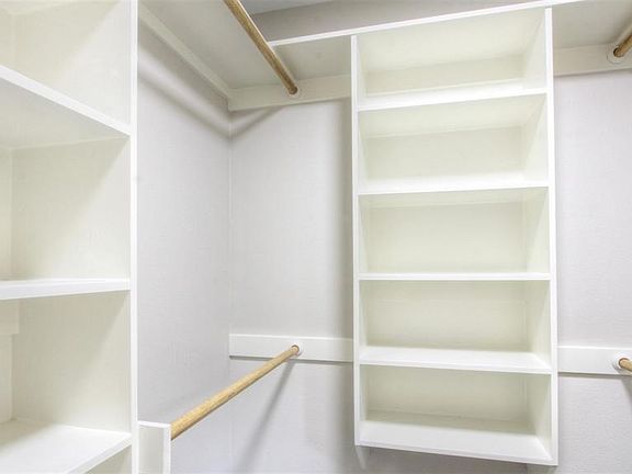 5th image of 621 Martin Luther King St