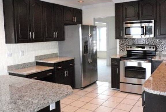 4th image of 8 Riverview Dr