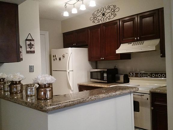5th image of 2944 Manhattan Blvd Unit 205