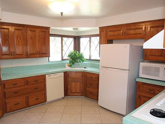 Huge kitchen with lots of cabinet space, walk in pantry and double oven