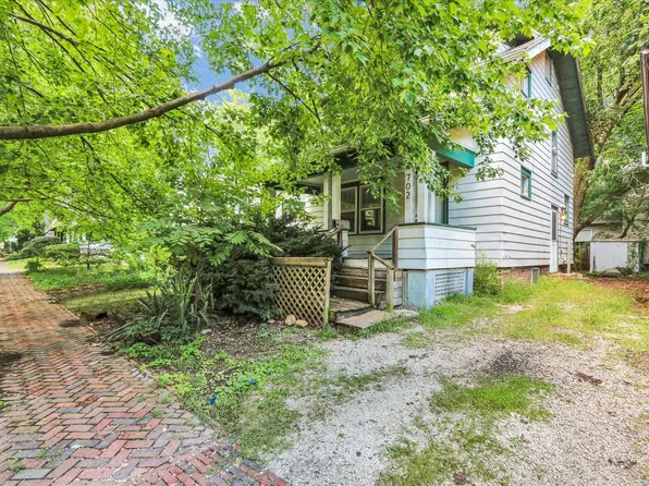 702 W Oregon St, Urbana, IL 61801