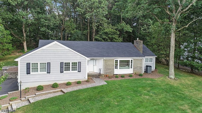 1st image of 25 Windsor Pl