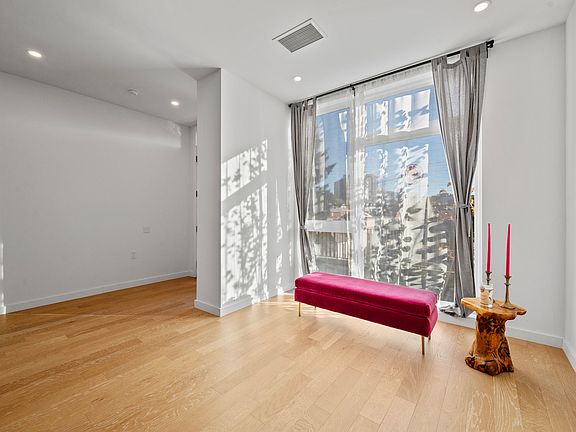 4th image of 112 Burrows St