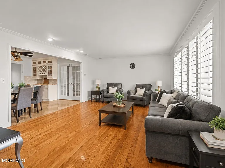 41 Poplar Ave — Photo 3