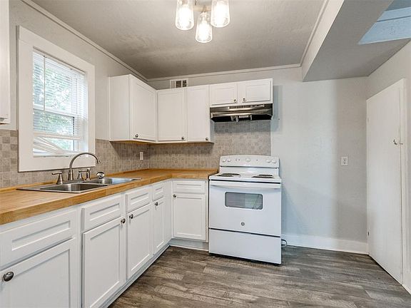 5th image of 1214 W Logan Ave