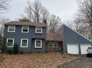 29 La Valley Dr, Manalapan, NJ