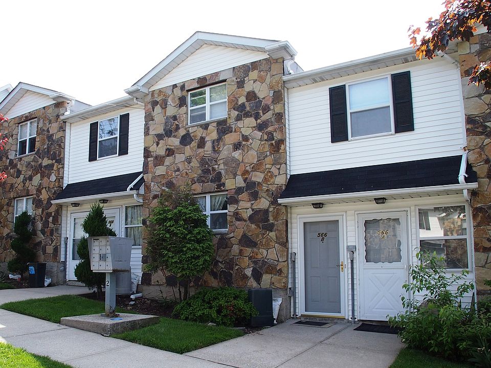 1st image of 566B Buchanan Ave #18