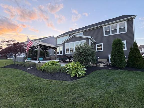 5th image of 298 Clubhouse Dr