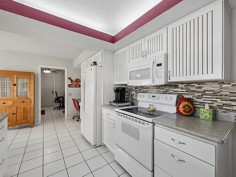 21414 N Palm Desert Dr — Photo 12