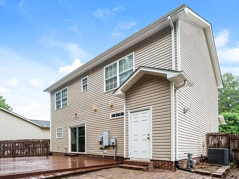 711 Continental Dr — Photo 17
