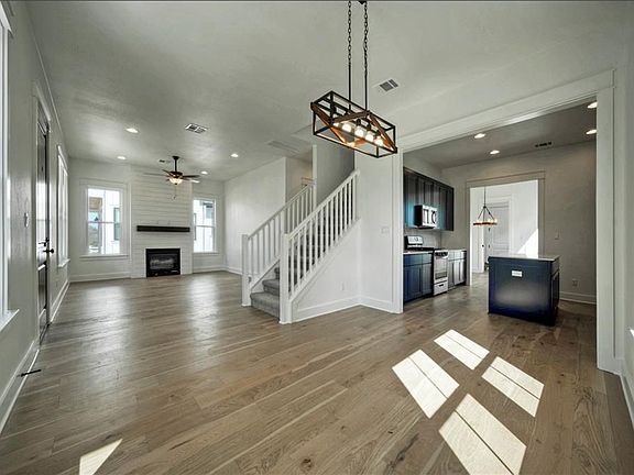 4th image of 1010 Grant Wood Ave